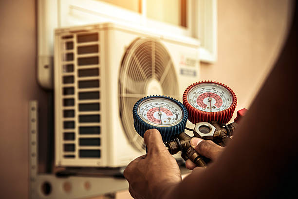 Professional Hvac technician working in Manteo, NC